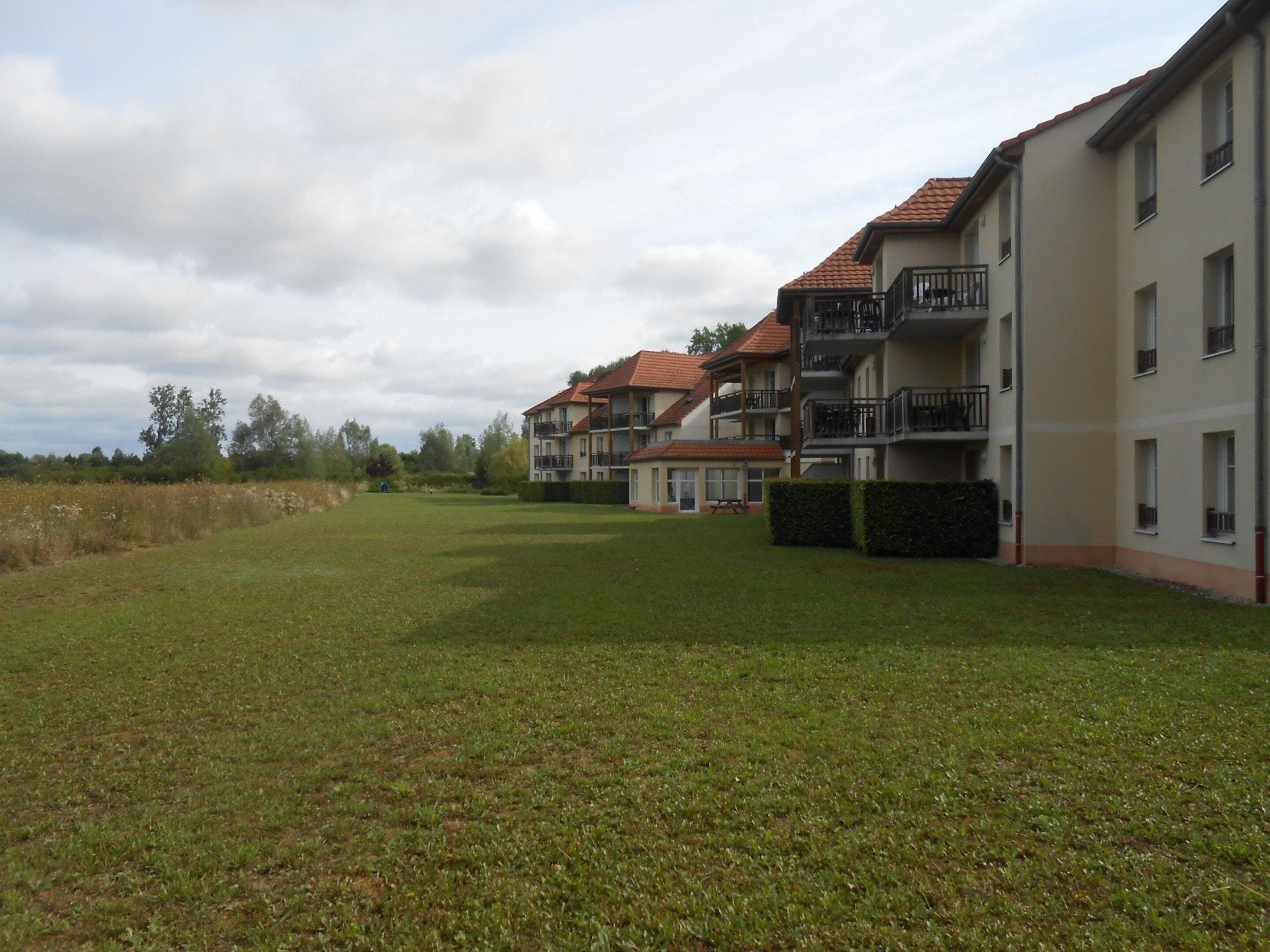 Residence Vtf Les Allees Du Green Levernois Exterior photo