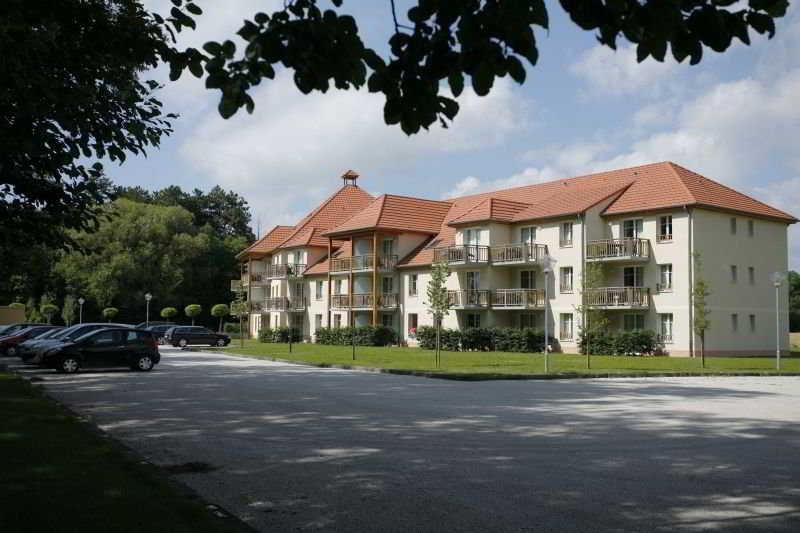 Residence Vtf Les Allees Du Green Levernois Exterior photo