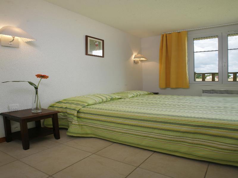 Residence Vtf Les Allees Du Green Levernois Exterior photo