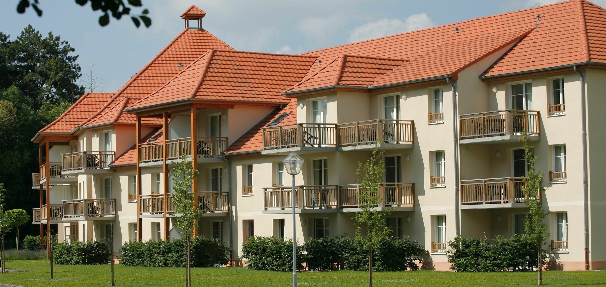 Residence Vtf Les Allees Du Green Levernois Exterior photo